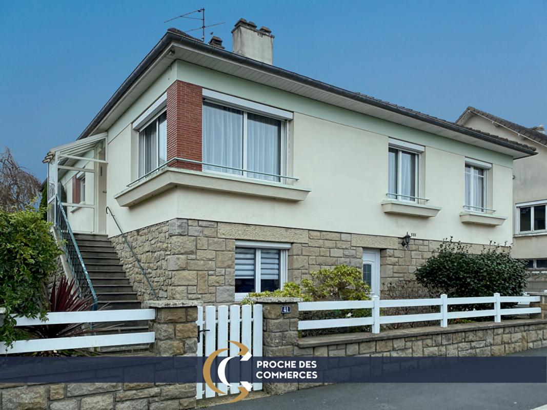 COMBOURG proche commerces et écoles